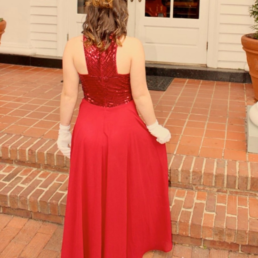 Formal gown - Picture 2 of 2